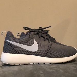 New Nike Roshes